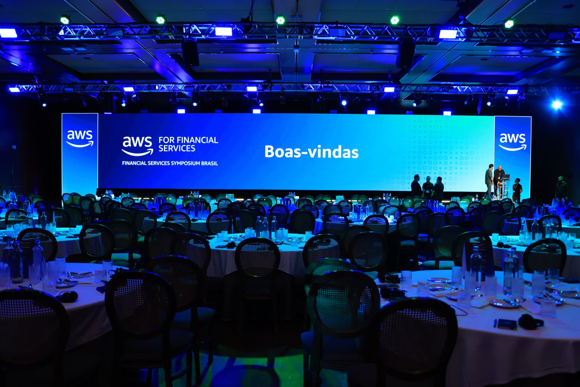 AWS mostra plataforma de investimentos com IA em tempo real