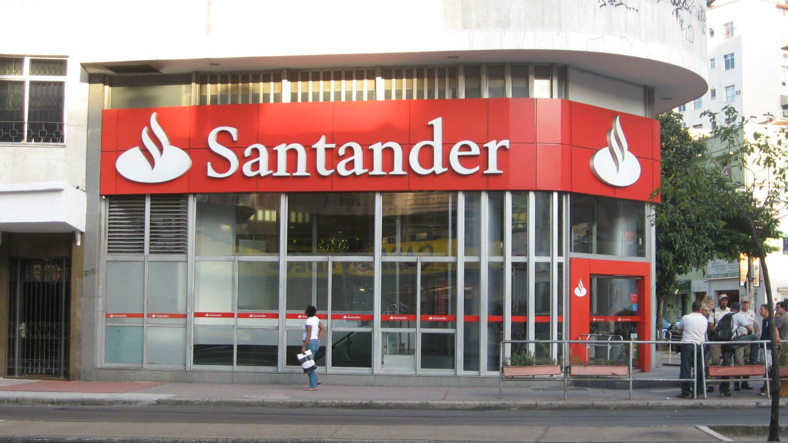 Bancos entram em cripto por defesa, diz Santander