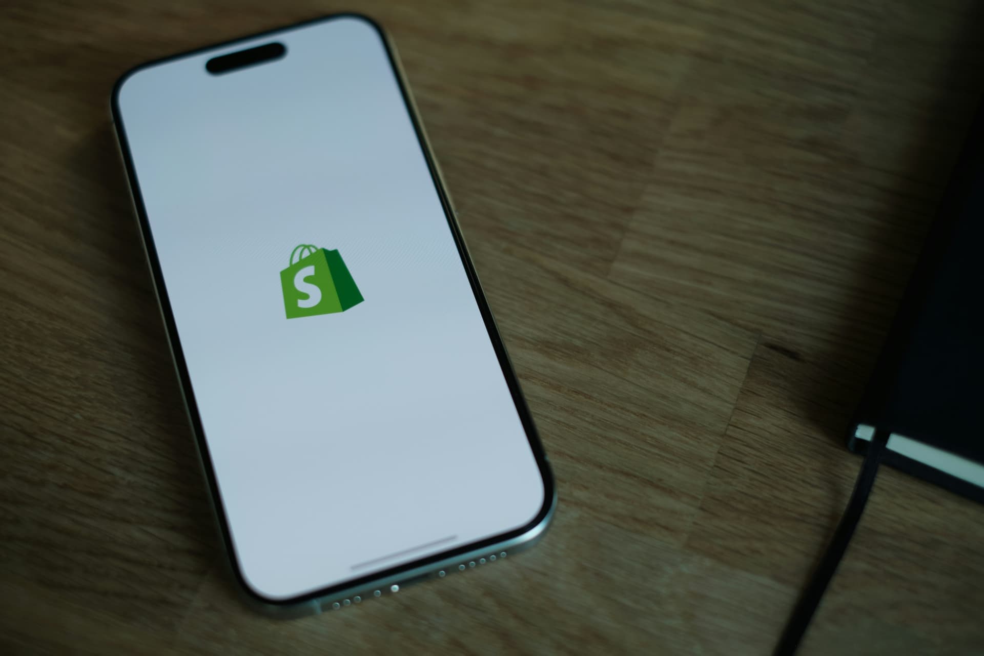 Shopify aposta em agentes de IA para revolucionar vendas