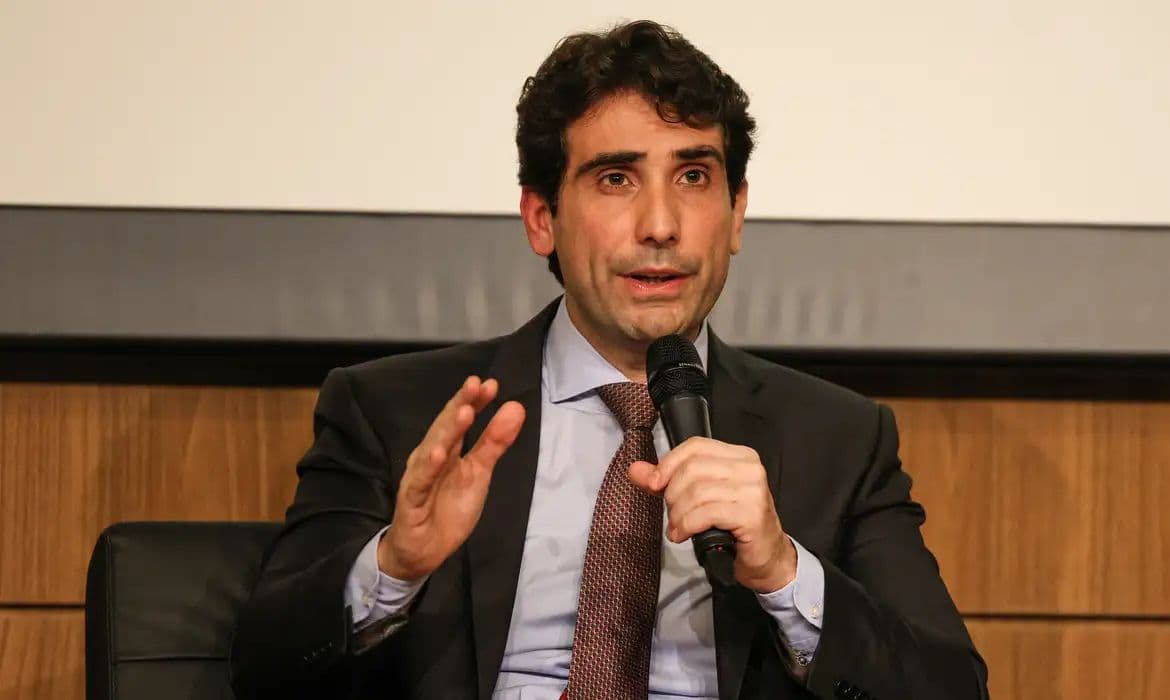 Galípolo defende Pix como ferramenta de bancarização