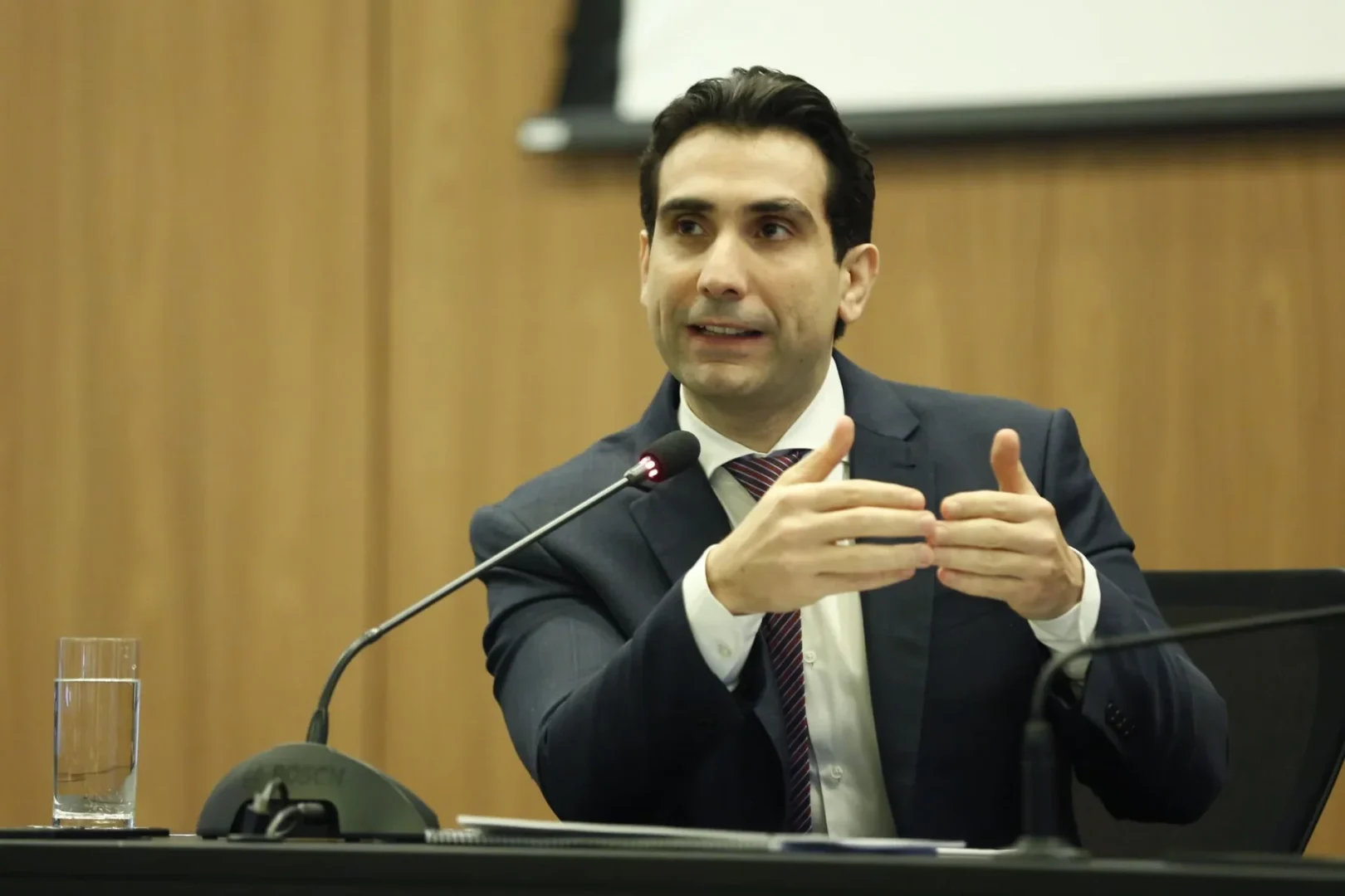 Galípolo rebate EUA e chama Pix de patrimônio da sociedade