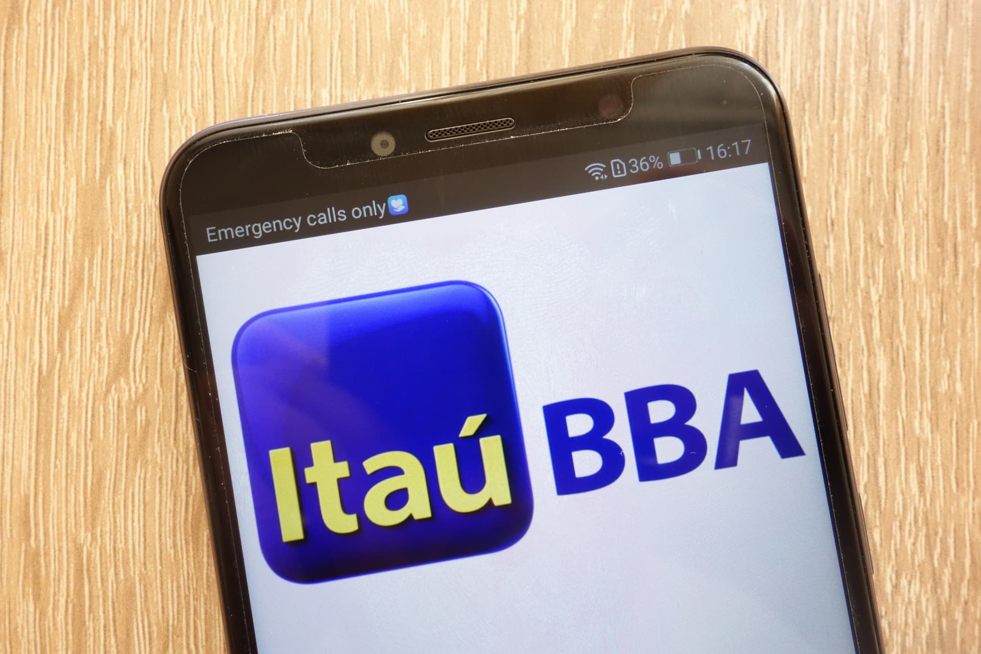 Itaú BBA vê tendência indefinida para bitcoin e altcoins