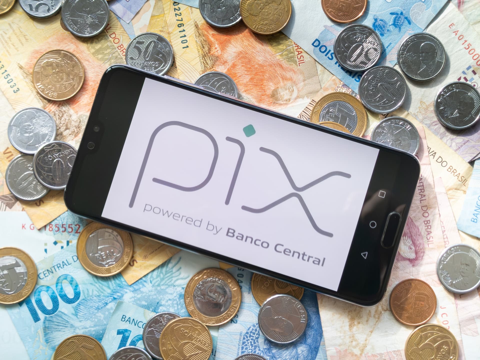 Pix na maquininha cresce 54% e débito recua 4% em 2025