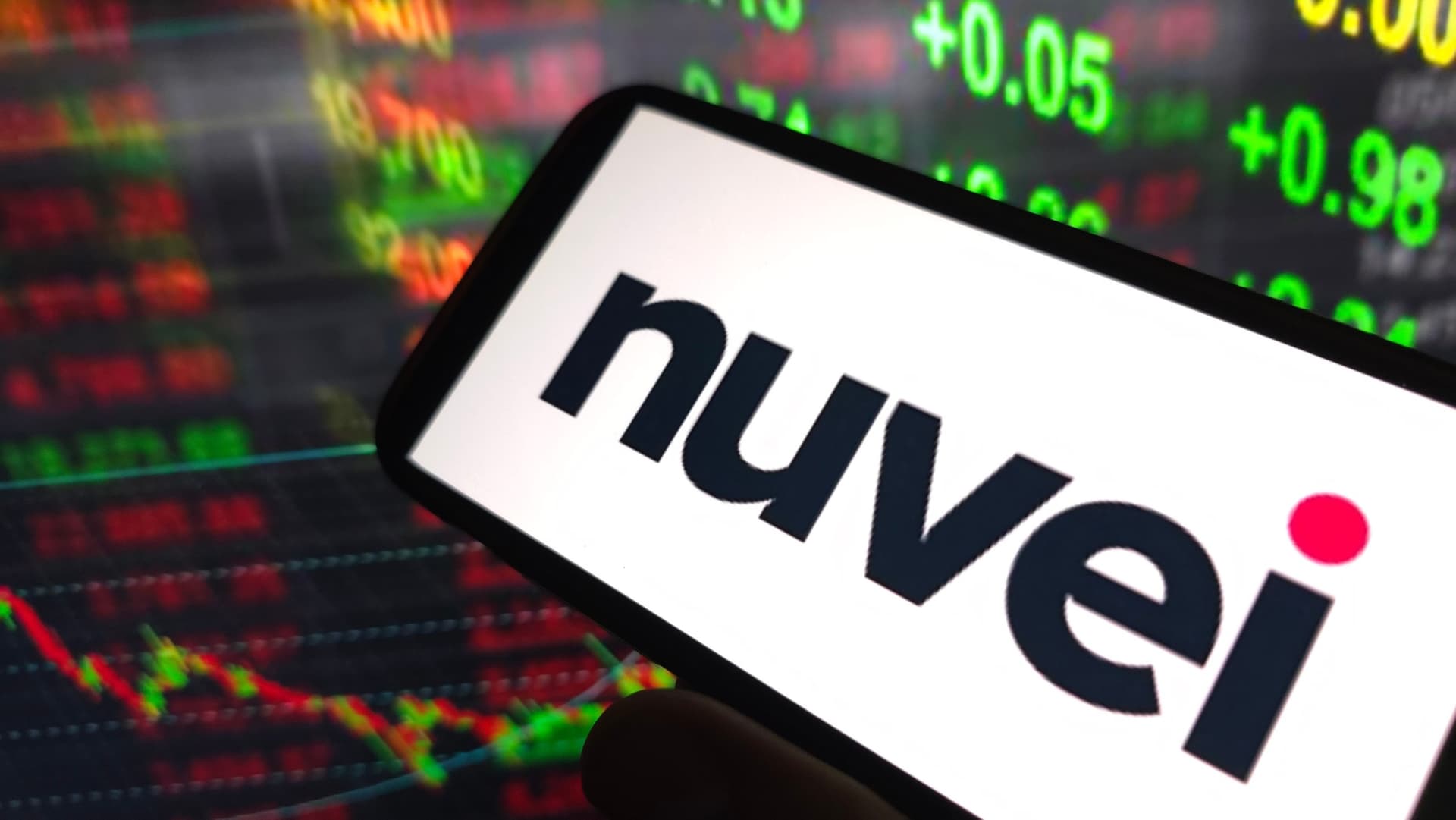 Nuvei mostra que 76% temem fraude em compra por IA